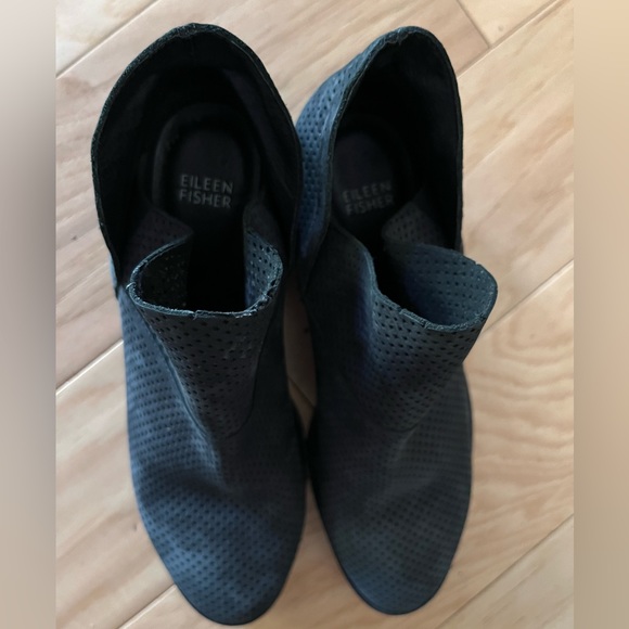 Eileen Fisher Black/Dark Gray Leather Mesh
Booties Stacked Heel Rounded Toe - 10 - Picture 6 of 8